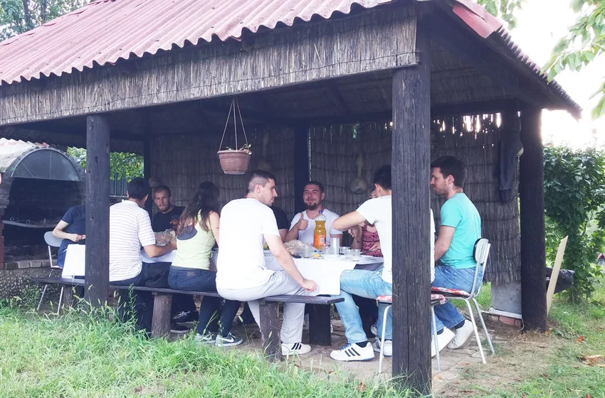 Ekipa za stolom